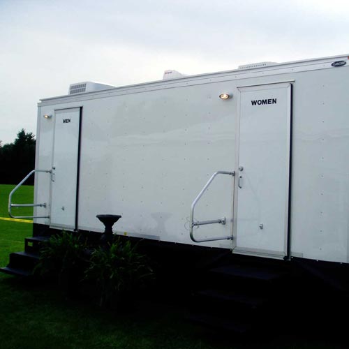 Exterior view of the 6-station restroom trailer